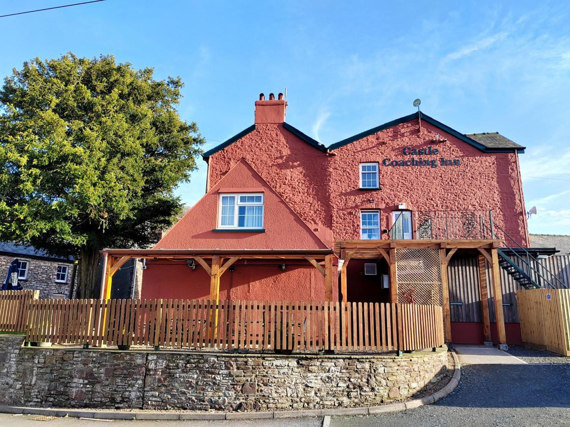 The Castle Coaching Inn Trecastle Exterior foto